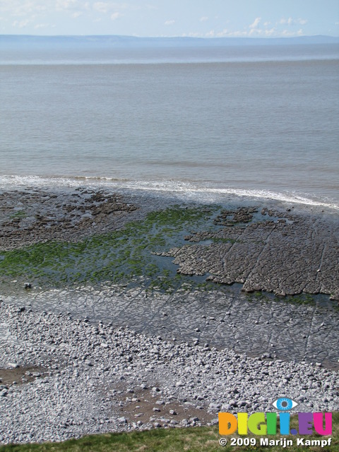 SX05138 Patterns of rock worn away by sea
